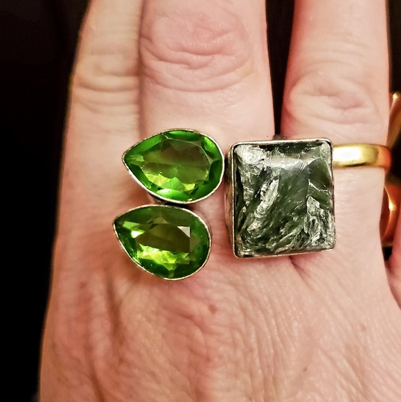 New Seraphinite & Peridot Silver Open Cuff Ring. - Picture 2 of 8
